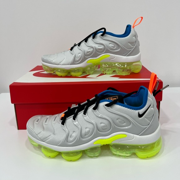 Nike Air Vapormax Plus Shoes DQ4695-001 Photon Dust / Black-Volt woman size 7 - Picture 1 of 5